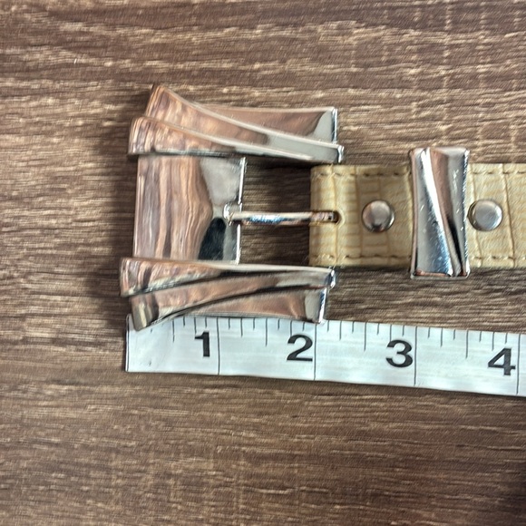 Vintage Woman’s State of The Art  Tan Leather Belt with Silver Buckle 7/8 - Picture 8 of 9